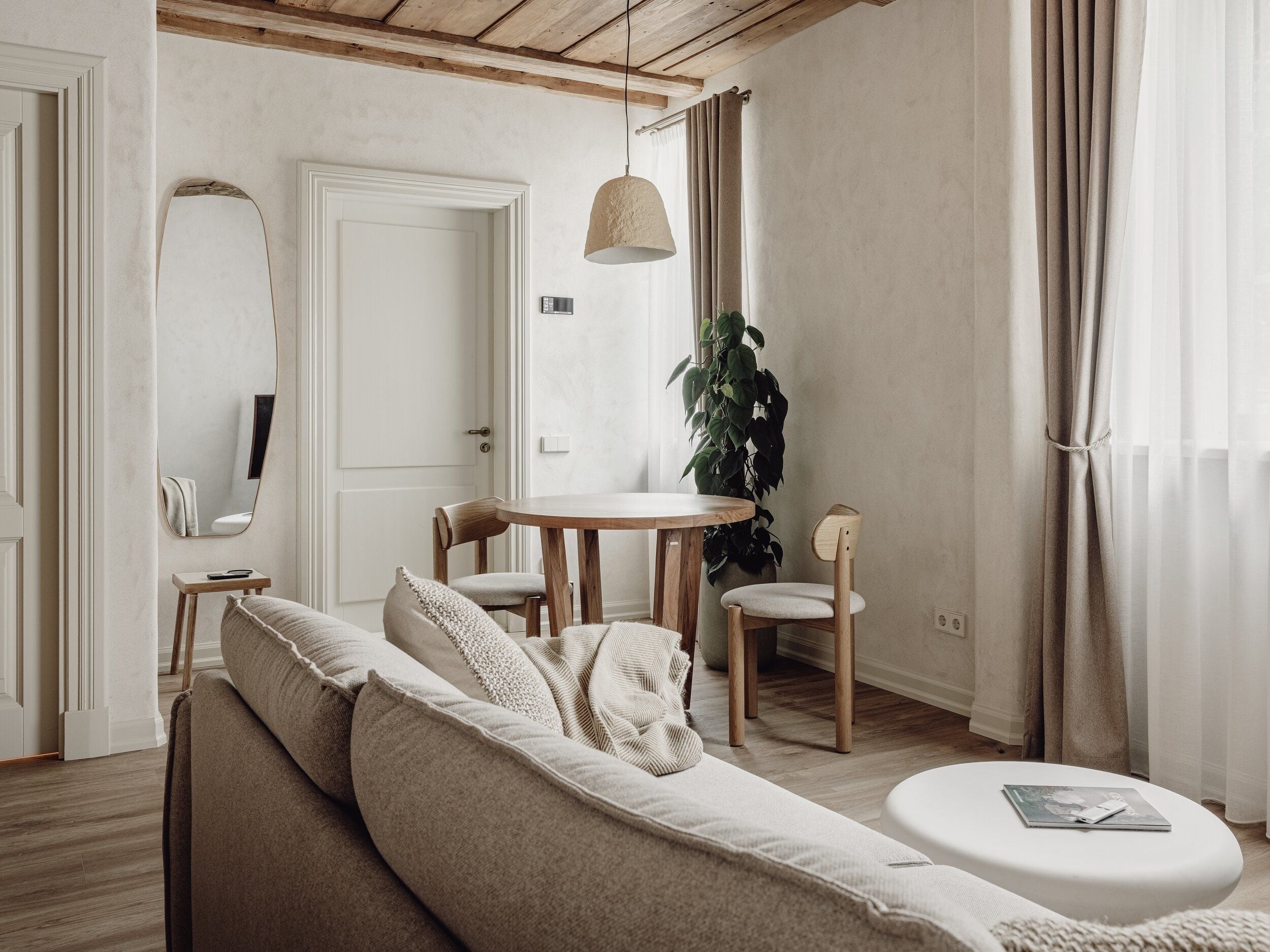 Pirmais - Main Image